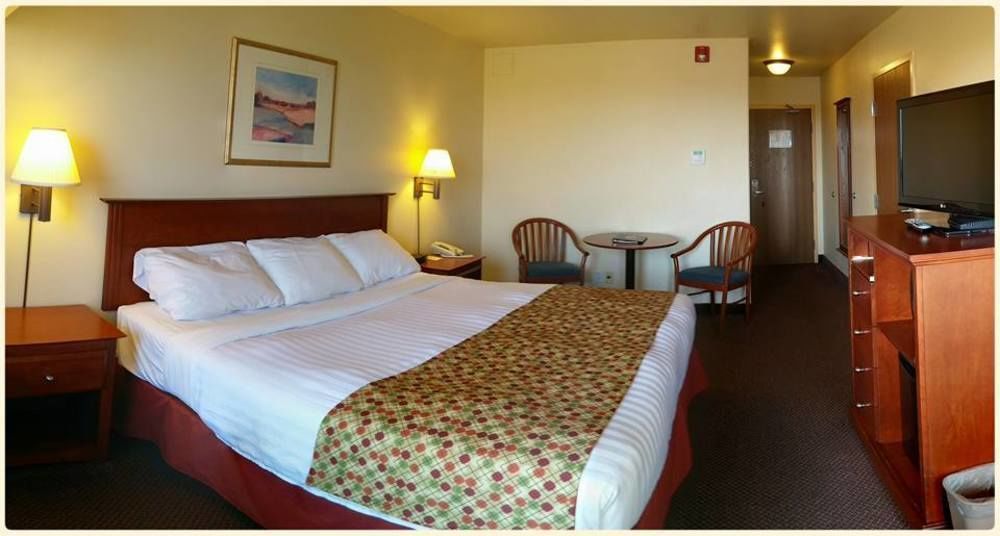Hotel Super 8 By Wyndham Caraquet Exterior foto