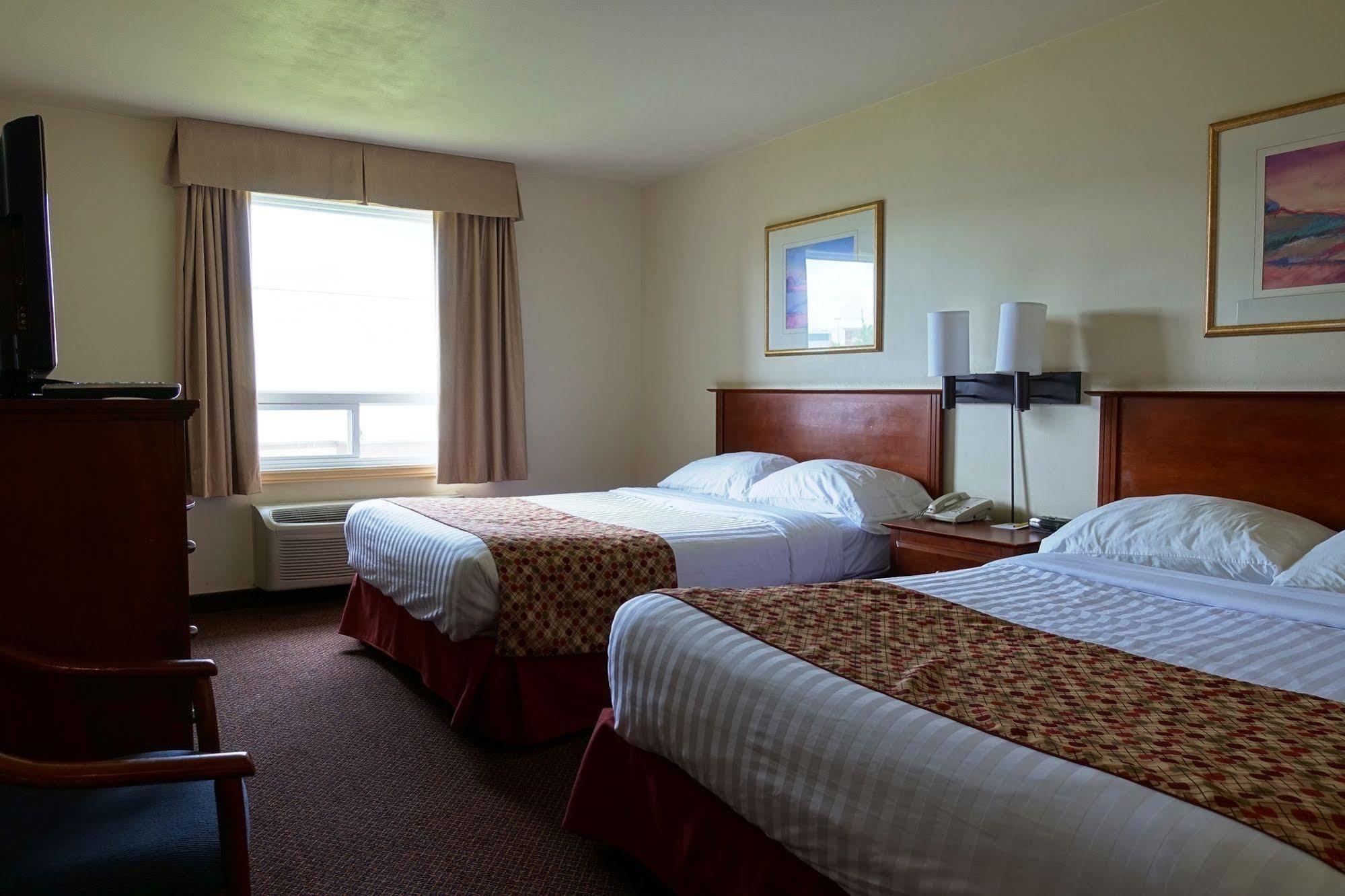 Hotel Super 8 By Wyndham Caraquet Exterior foto